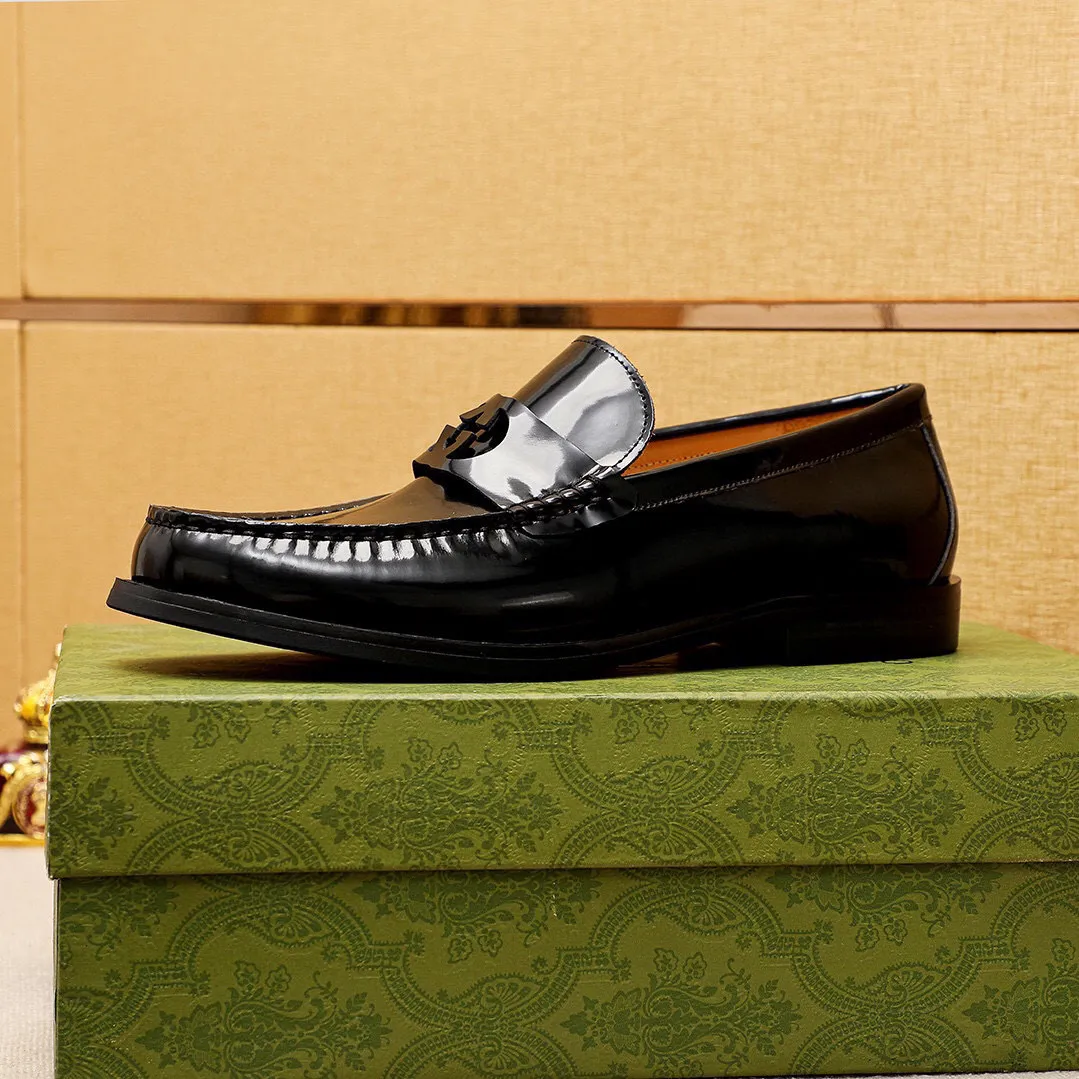 Men's shoes 💰480 💐 Product trademark: GUCCI "Gucci" casual leather shoes Regular size: 38-44 (45🉑️customized) Product materials: Selected imported first-layer open-edge beaded cowhide leather upper + luxury hardware buckle, imported water-dyed cowhide leather lining. Strong three-dimensional visual effect, combined outsole Color: 4⃣️colors available